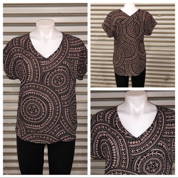 Pink Rose top with geometric design size Medium - Picture 1 of 7